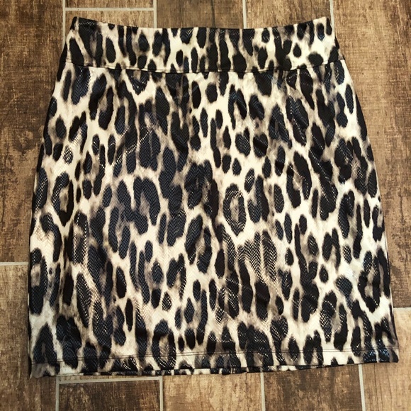 Chico's Dresses & Skirts - NWT! Chico’s Travelers Skirt 2 Leopard Print